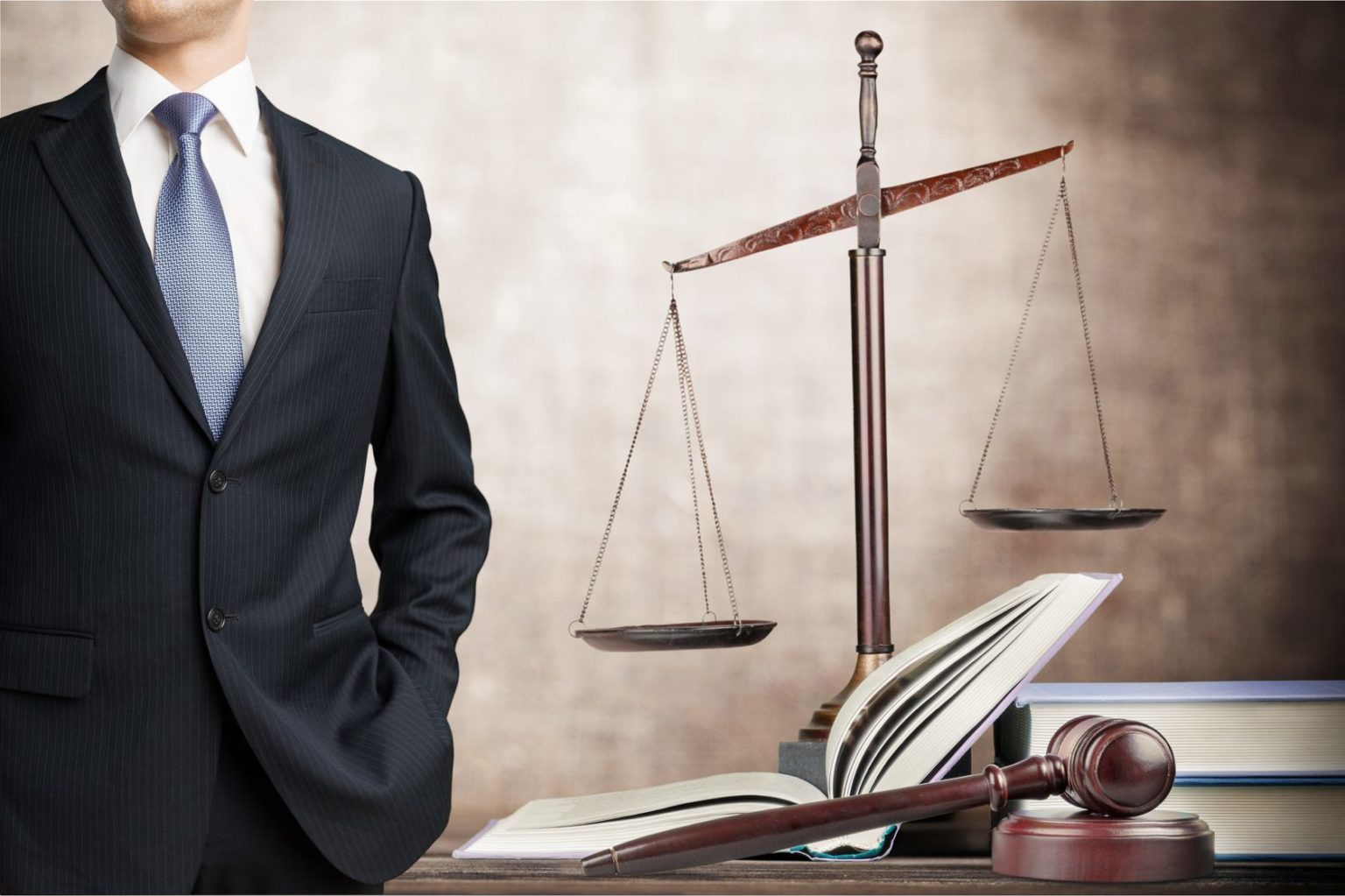 Почему каждому нужны услуги адвоката: основные преимущества и практическое применение