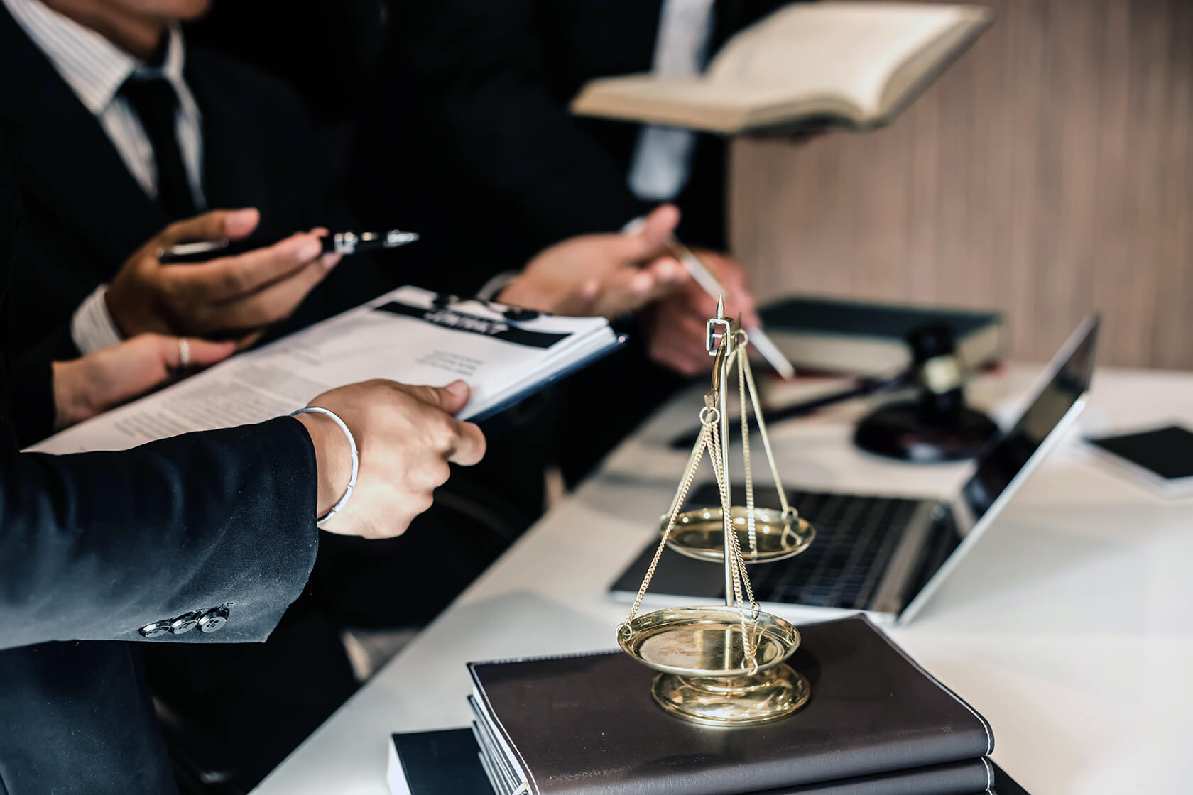 Юридическое сопровождение бизнеса: правовая надежность для успешного предпринимателя