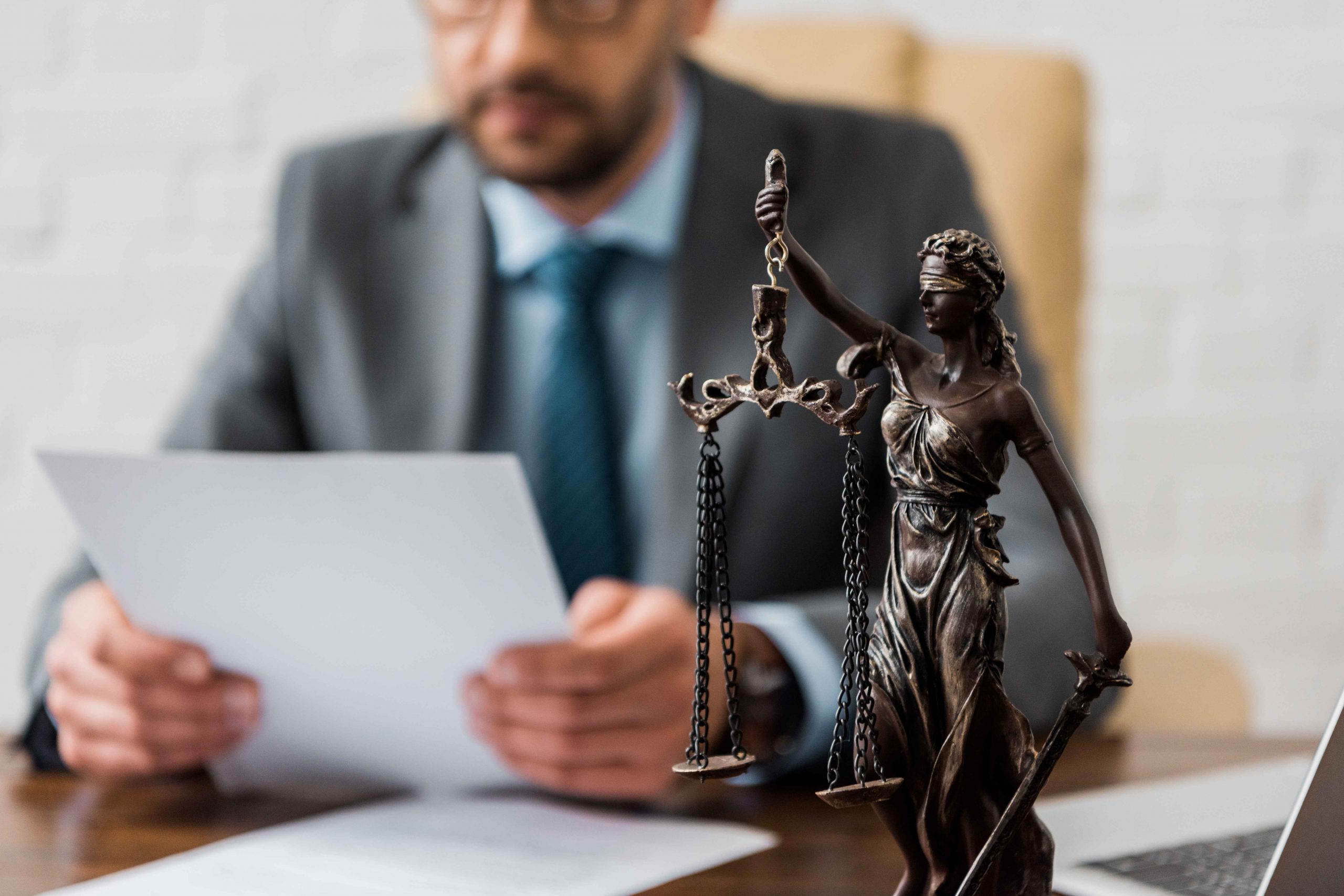 Как выбрать лучшего адвоката: советы и рекомендации