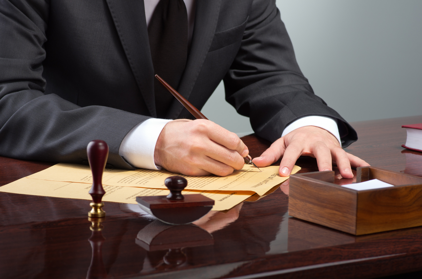 Юридические услуги в суде: качественная помощь в защите ваших прав