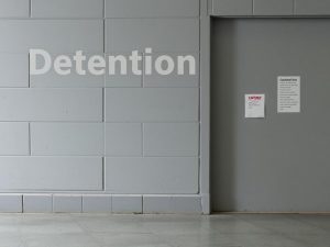 Заключение под стражу: условия и сроки