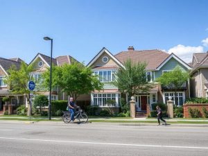 Права собственников жилых помещений: как не потеряться в правилах и несложно защитить свои интересы